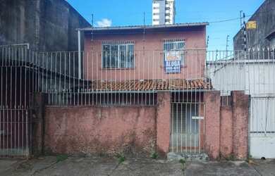 Imagem: A casa possui 3 Dormitórios, 1 Banheiro, 1 Vaga na garagem