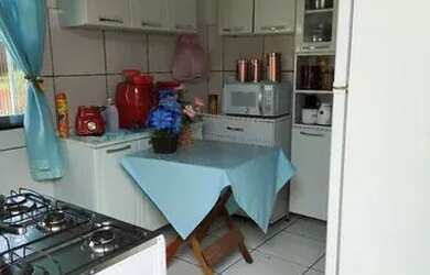 Imagem: A casa possui 2 Dormitórios e está localizado em Jabaeté