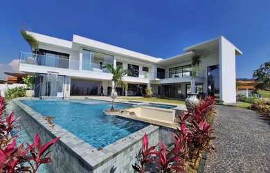 Imagem: A casa em condomínio possui 4 Dormitórios, 5 Banheiros, 5