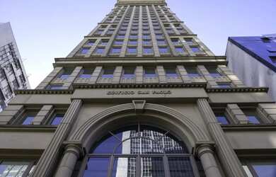 Imagem: O depósito possui 5 Vagas na garagem, 540m² de Área e está