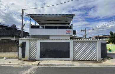 Imagem: A casa possui 2 Dormitórios, 2 Banheiros, 2 Vagas na garagem