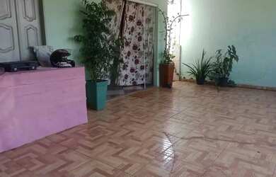 Imagem: A casa possui 2 Dormitórios, 1 Banheiro, 1 Vaga na garagem