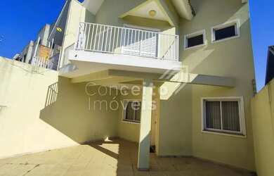 Imagem: A casa possui 3 Dormitórios, 2 Banheiros, 2 Vagas na garagem