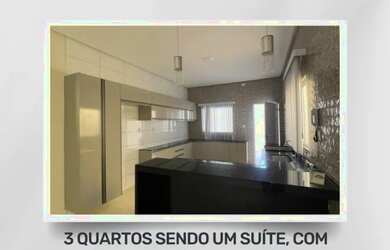 Imagem: A casa possui 3 Dormitórios, 2 Banheiros, 2 Vagas na garagem