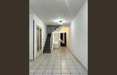 Imagem: A casa possui 2 Dormitórios, 2 Banheiros, 1 Vaga na garagem