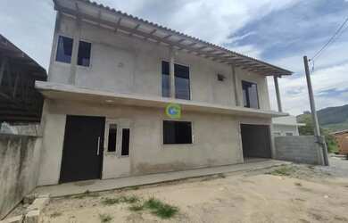 Imagem: A casa possui 3 Dormitórios, 3 Banheiros, 1 Vaga na garagem