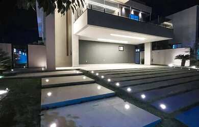 Imagem: A casa em condomínio possui 5 Dormitórios, 5 Banheiros, 4