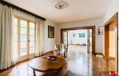 Imagem: O apartamento possui 4 Dormitórios, 5 Banheiros, 3 Vagas na