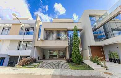 Imagem: A casa em condomínio possui 4 Dormitórios, 5 Banheiros, 4