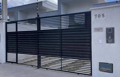 Imagem: A casa possui 3 Dormitórios, 3 Banheiros e está localizado