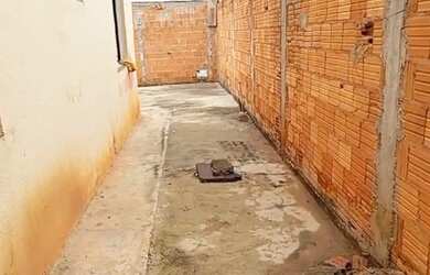 Imagem: A casa possui 2 Dormitórios, 1 Banheiro e está localizado