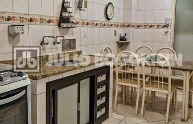 Imagem 6: Rua Xavier de Silveira - 3 Quartos (suite) - Frente - andar alto - vista praia - Oportunid