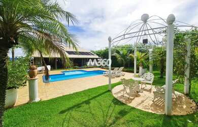 Imagem: A casa em condomínio possui 3 Dormitórios, 3 Banheiros, 4