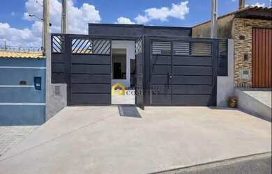 Imagem: A casa possui 2 Dormitórios, 1 Banheiro, 1 Vaga na garagem