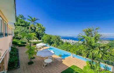 Imagem 8: Mansão Luxuosa com Vista Deslumbrante para o Mar em Condomínio Exclusivo