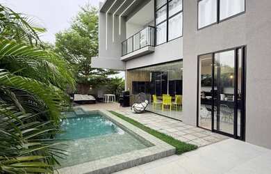 Imagem: A casa em condomínio possui 4 Dormitórios, 5 Banheiros, 5