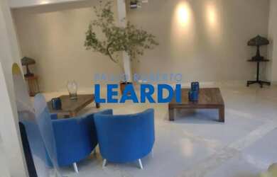 Imagem: O depósito possui 5 Vagas na garagem, 700m² de Área e está