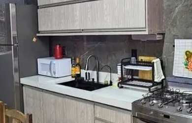 Imagem: A casa possui 2 Dormitórios, 2 Banheiros, 2 Vagas na garagem