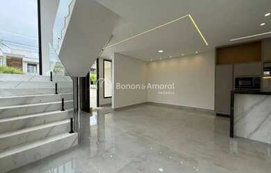 Imagem: A casa em condomínio possui 3 Dormitórios, 4 Banheiros, 4