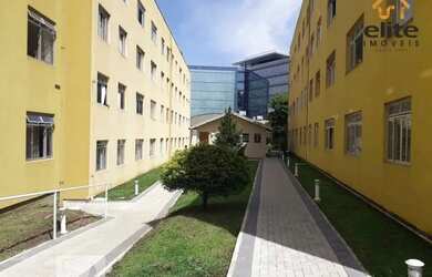 Imagem: O apartamento possui 3 Dormitórios, 1 Banheiro, 1 Vaga na garagem