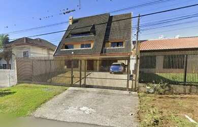 Imagem: A casa possui 5 Dormitórios, 3 Banheiros, 550m² de Área e