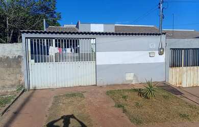 Imagem: A casa possui 2 Dormitórios e está localizado em Parque Santo