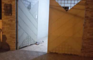 Imagem: A casa possui 3 Dormitórios, 2 Banheiros, 1 Vaga na garagem