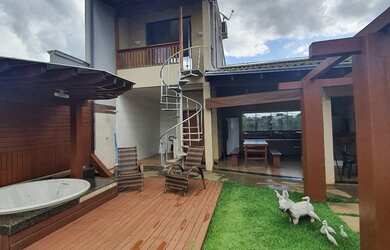 Imagem: A casa possui 1 Dormitório, 1 Banheiro, 3 Vagas na garagem