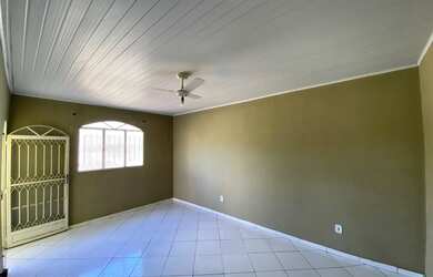 Imagem: A casa possui 1 Dormitório, 1 Banheiro, 10m² de Área e está