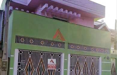 Imagem: A casa possui 4 Dormitórios, 2 Banheiros, 2 Vagas na garagem