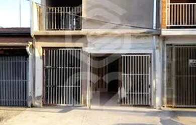 Imagem: A casa possui 1 Dormitório, 1 Banheiro, 1 Vaga na garagem