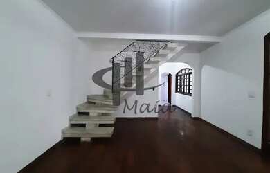 Imagem: A casa possui 3 Dormitórios, 1 Banheiro, 2 Vagas na garagem