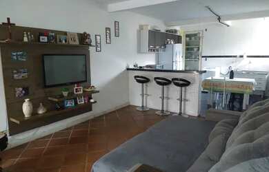 Imagem: A casa possui 2 Dormitórios, 1 Banheiro, 1 Vaga na garagem