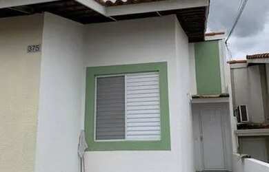 Imagem: A casa possui 3 Dormitórios, 1 Banheiro, 2 Vagas na garagem