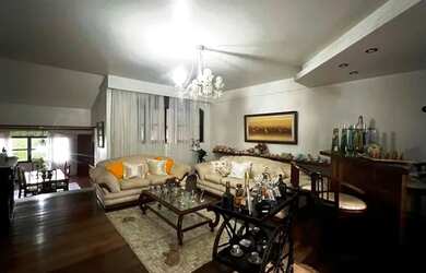 Imagem: A casa possui 5 Dormitórios, 2 Banheiros, 2 Vagas na garagem