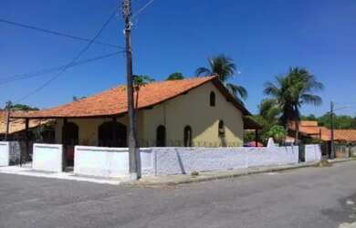 Imagem: A casa possui 4 Dormitórios, 4 Banheiros, 5 Vagas na garagem