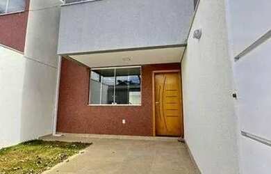 Imagem: A casa em condomínio possui 3 Dormitórios, 1 Banheiro, 2 Vagas