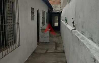 Imagem: A casa possui 2 Dormitórios, 1 Banheiro, 2 Vagas na garagem