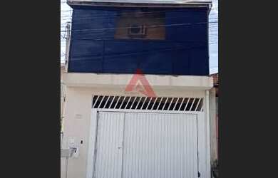 Imagem: A casa possui 2 Dormitórios, 2 Banheiros, 2 Vagas na garagem