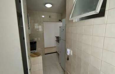 Imagem: O apartamento possui 3 Dormitórios, 1 Banheiro, 1 Vaga na garagem