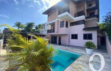 Imagem: A casa em condomínio possui 4 Dormitórios, 5 Banheiros, 4