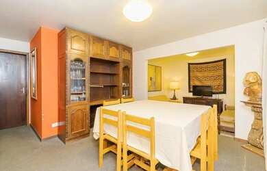 Imagem: A casa possui 4 Dormitórios, 4 Banheiros, 2 Vagas na garagem