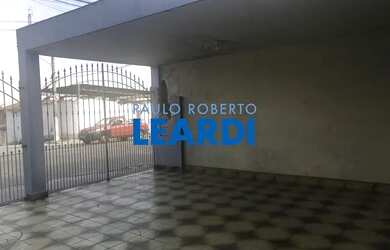 Imagem: A casa possui 5 Dormitórios, 1 Banheiro, 3 Vagas na garagem