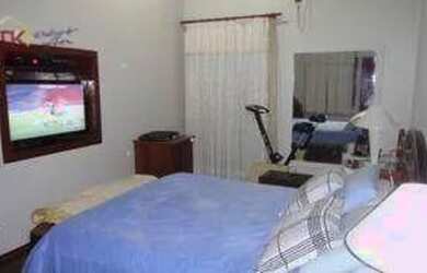 Imagem: A casa em condomínio possui 3 Dormitórios, 5 Banheiros, 470m²