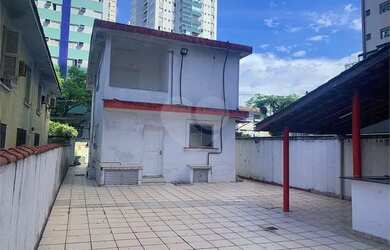 Imagem: A casa possui 4 Dormitórios, 5 Banheiros, 2 Vagas na garagem