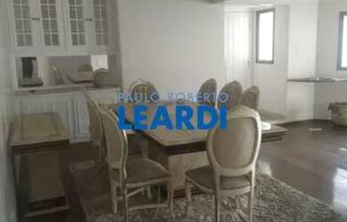 Imagem: O apartamento possui 2 Dormitórios, 1 Banheiro, 2 Vagas na