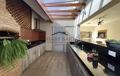 Imagem: A casa possui 2 Dormitórios, 4 Banheiros, 5 Vagas na garagem