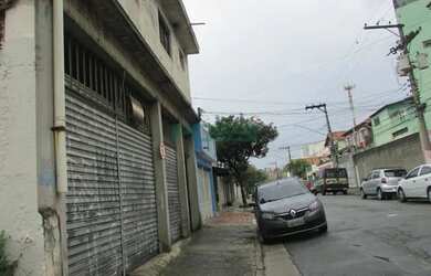 Imagem: O depósito possui 2 Vagas na garagem, 300m² de Área e está