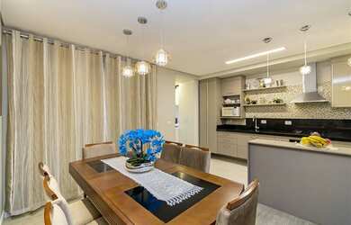 Imagem: O apartamento possui 3 Dormitórios, 2 Banheiros, 2 Vagas na