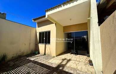 Imagem: A casa possui 2 Dormitórios, 1 Banheiro, 1 Vaga na garagem